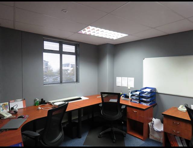 305M² OFFICE TO LET IN SOMERSET WEST MALL TRIANGLE